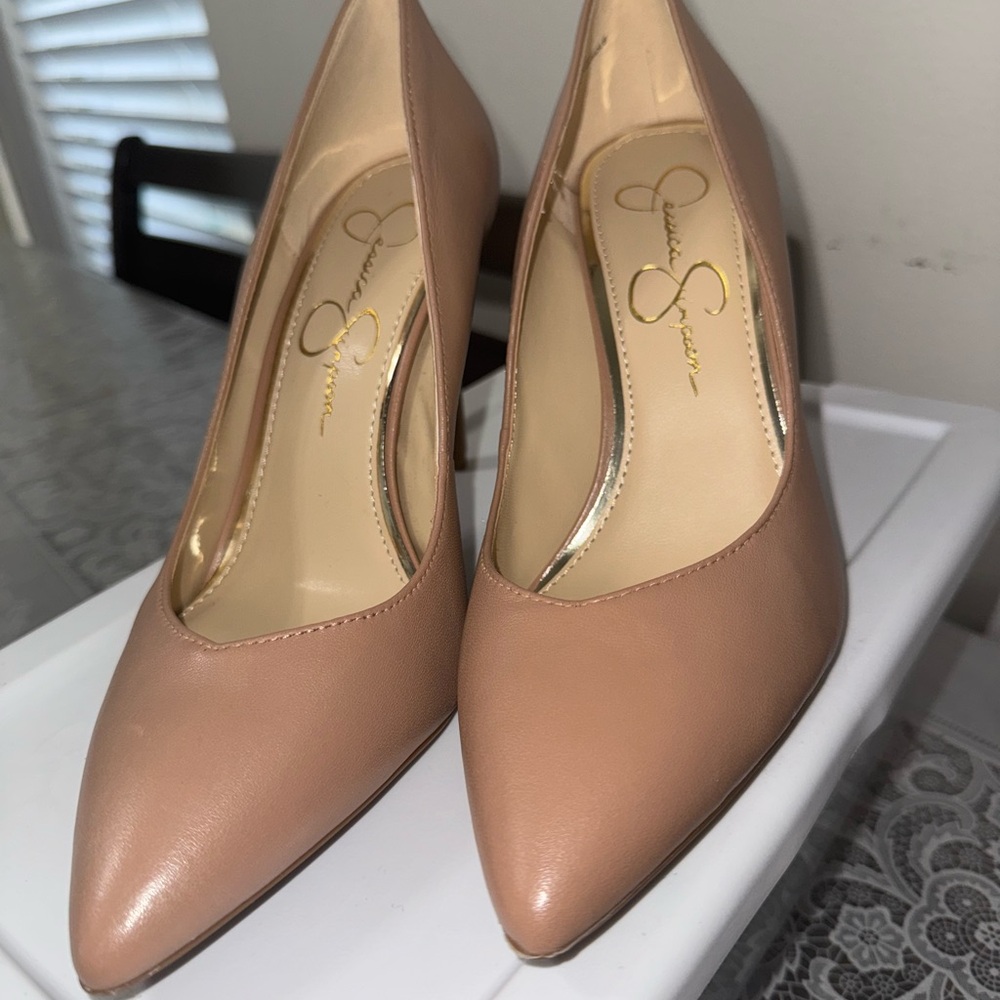 Jessica Simpson Women's Tan Pumps